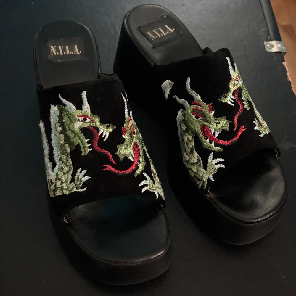 Vintage N.Y.L.A Dragon Embroidery Platforms - Picture 6 of 17
